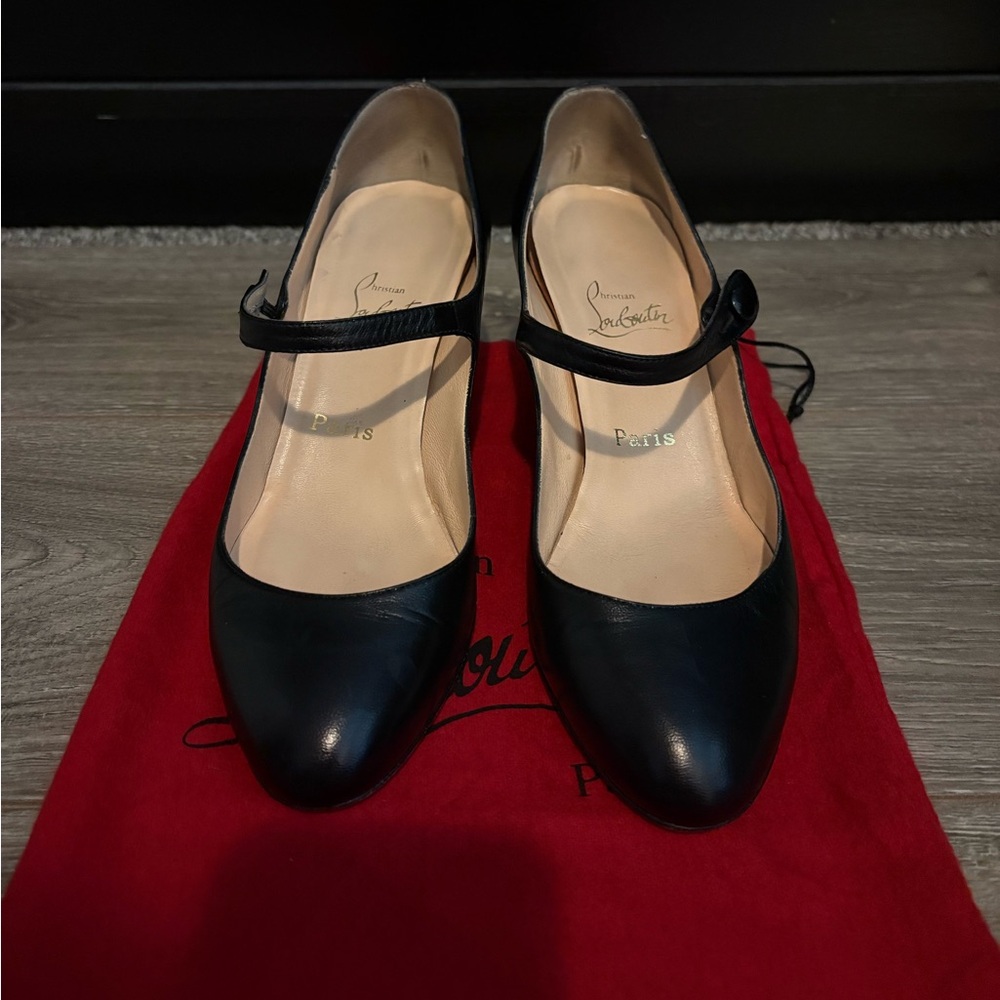 Vero Cuoio Black Leather Mary Jane Pumps size 40.